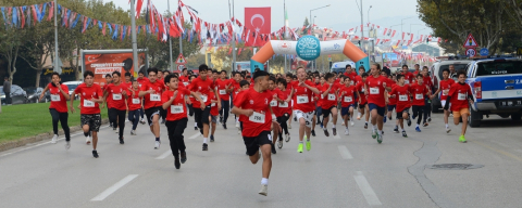 Bursa Nilüfer'de binler Cumhuriyete koştu