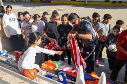Antalya'da 19 ilçeye spor malzemesi desteği