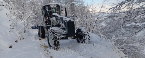 Trabzon Büyükşehir ekipleri karla mücadeleyi sürdürüyor